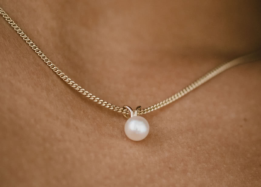 Penelope | Pearl necklace | VANBRUUN